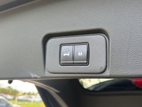 Used 2025 Nissan Rogue SV AWD/4WD image 23