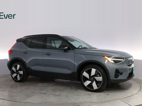 Used 2023 Volvo XC40 Recharge Ultimate image 5