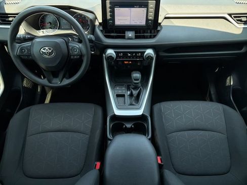 Used 2019 Toyota RAV4 XLE w/ Convenience Package FWD image 9