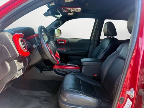 Used 2021 Toyota Tacoma TRD Off-Road w/ TRD Premium Off Road Package AWD/4WD image 8