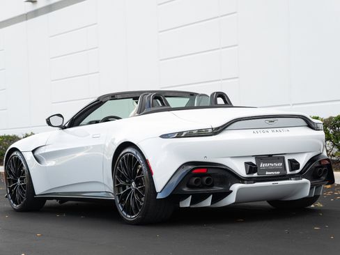 Used 2023 Aston Martin V8 Vantage V8 image 29