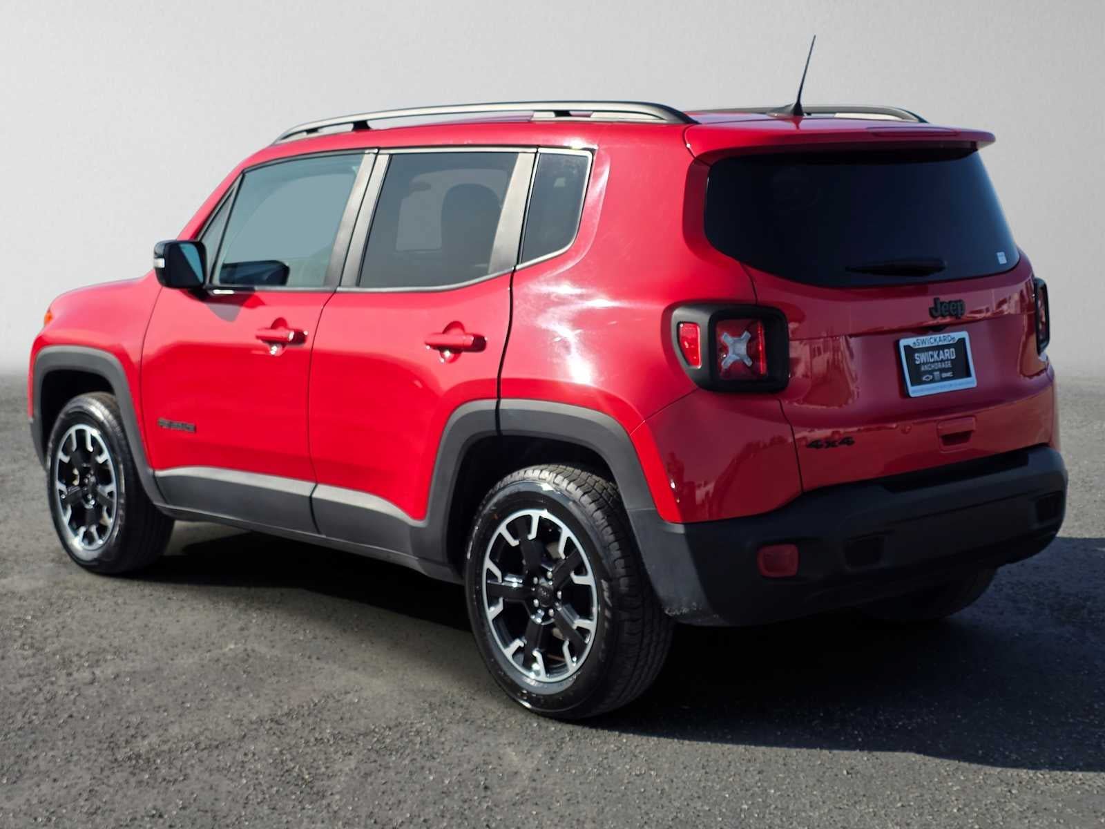 Used 2023 Jeep Renegade Latitude AWD/4WD image 5
