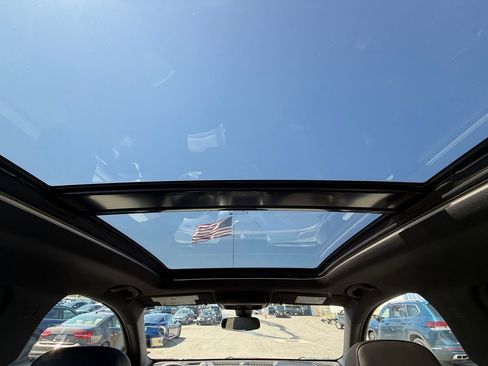 Used 2022 Chevrolet Equinox RS w/ RS Leather Package image 24