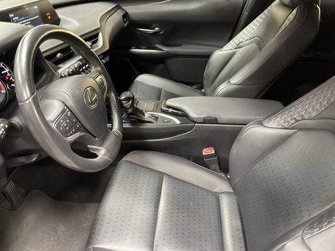 Used 2022 Lexus UX 200 w/ Accessory Package (Z2) image 16