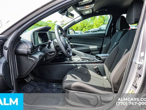 Used 2025 Hyundai Elantra Sport FWD image 18