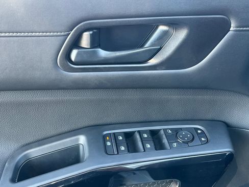 New 2025 Nissan Pathfinder S image 13