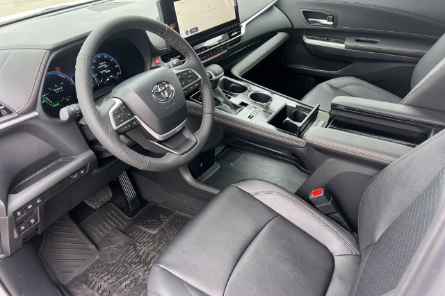 New 2026 Toyota Sienna XLE Woodland Edition AWD/4WD image 10