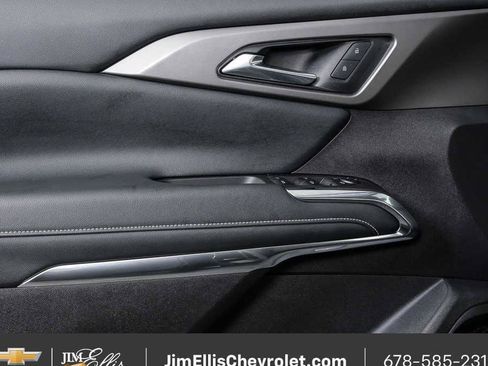 Certified 2025 Chevrolet Traverse LT FWD image 6