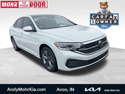 Used 2023 Volkswagen Jetta SE image 1