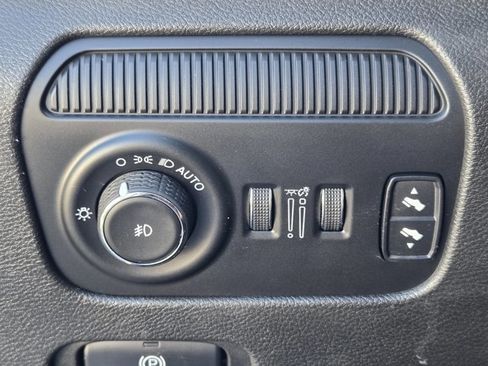 Used 2024 Jeep Wagoneer L Series II w/ Flexible Seating Group image 18