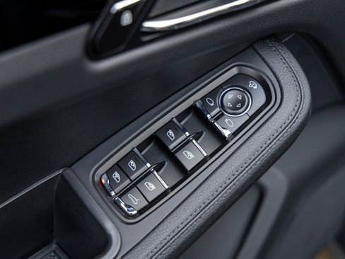 Certified 2025 Porsche Macan image 23