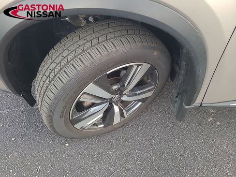 Used 2021 Nissan Rogue SL w/ Premium Package image 18