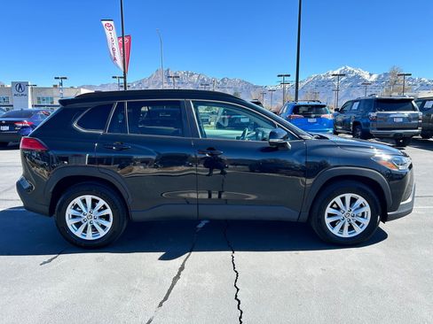 Used 2025 Toyota Corolla Cross LE image 6