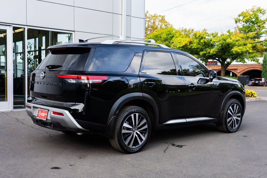Used 2025 Nissan Pathfinder Platinum w/ Black Appearance Package AWD/4WD image 6