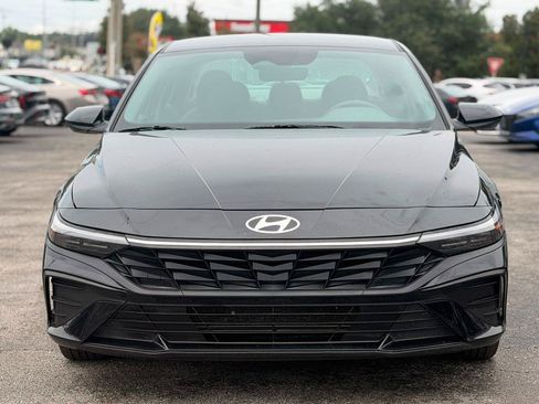 Used 2024 Hyundai Elantra SEL FWD image 3