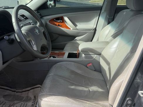 Used 2010 Toyota Camry XLE image 9