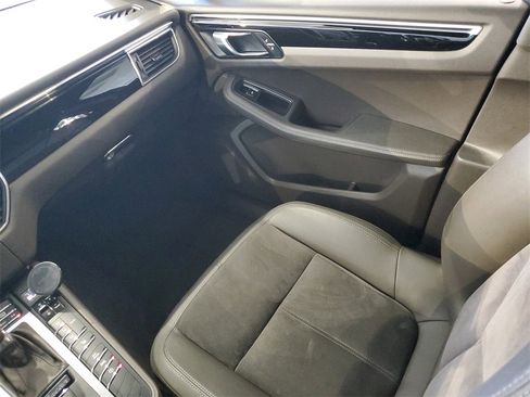 Used 2017 Porsche Macan image 11