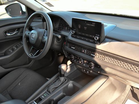 Used 2023 Honda Accord EX image 40