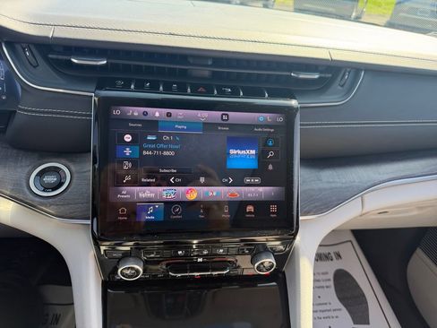 Used 2021 Jeep Grand Cherokee L Overland w/ Luxury Tech Group IV image 17