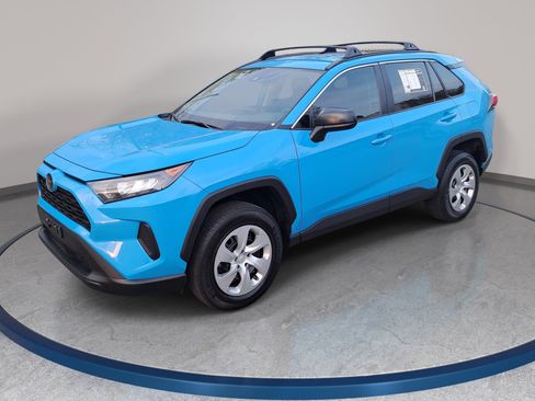 Used 2020 Toyota RAV4 LE image 1