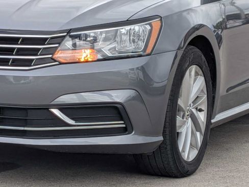 Used 2018 Volkswagen Passat 2.0T SE FWD image 11
