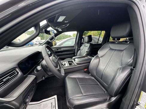 Used 2024 Jeep Wagoneer Series II w/ Flexible Seating Group image 10