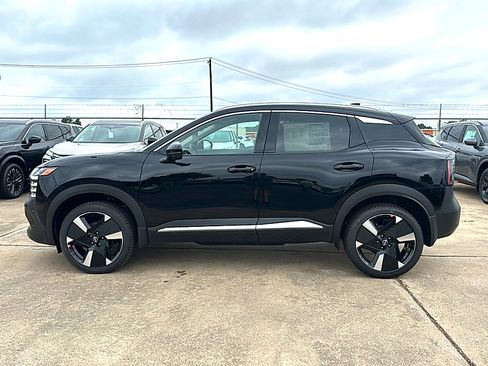 New 2026 Nissan Kicks SR w/ SR Premium Package FWD image 5
