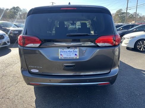 Used 2017 Chrysler Pacifica Touring-L image 7