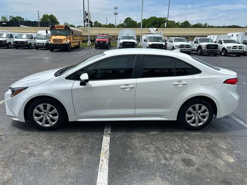 Used 2021 Toyota Corolla LE image 5