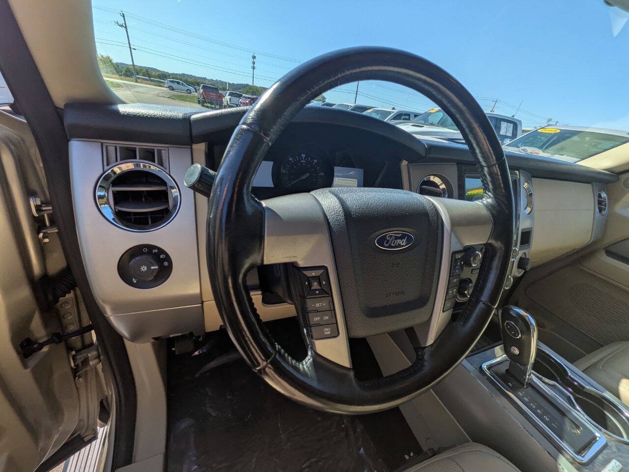 Used 2017 Ford Expedition Limited w/ Equipment Group 301A AWD/4WD image 13