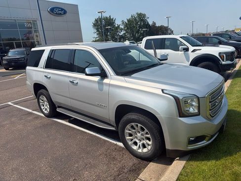 Used 2017 GMC Yukon SLT AWD/4WD image 9