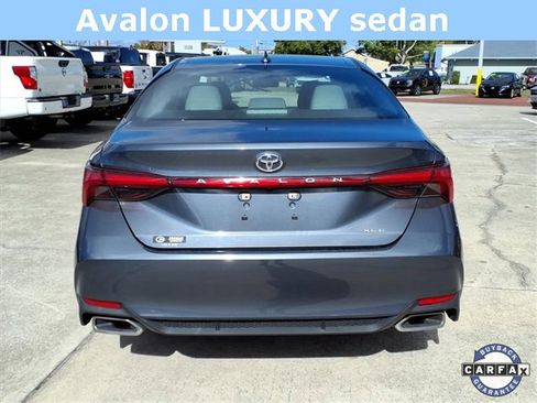 Used 2019 Toyota Avalon XLE image 6