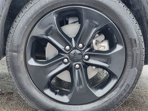 Certified 2018 Jeep Compass Latitude image 17