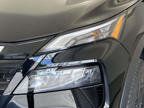 Used 2025 Nissan Rogue SV AWD/4WD image 15