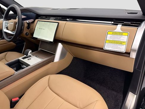 New 2026 Land Rover Range Rover Long Wheelbase SE AWD/4WD image 16