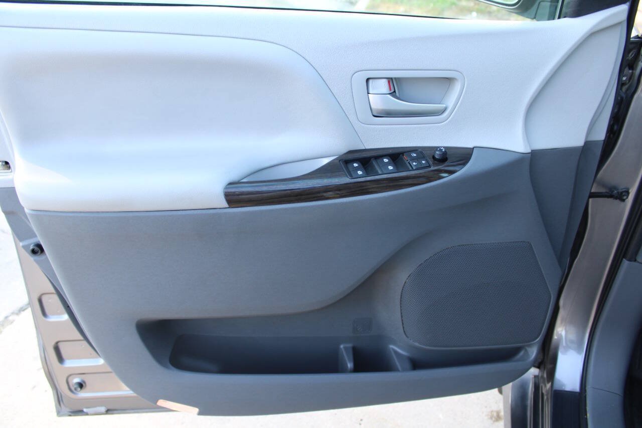 Used 2020 Toyota Sienna XLE FWD image 10