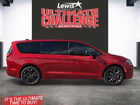 New 2026 Chrysler Pacifica Select image 5