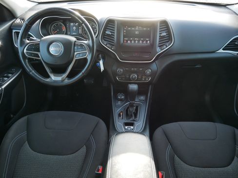 Used 2020 Jeep Cherokee Latitude w/ Cold Weather Group image 10