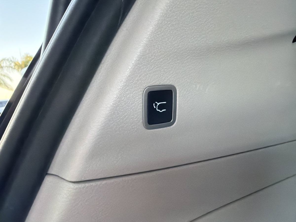 Used 2019 Chrysler Pacifica Touring-L FWD image 25