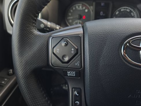 Used 2019 Toyota Tacoma TRD Off-Road w/ Technology Package AWD/4WD image 19