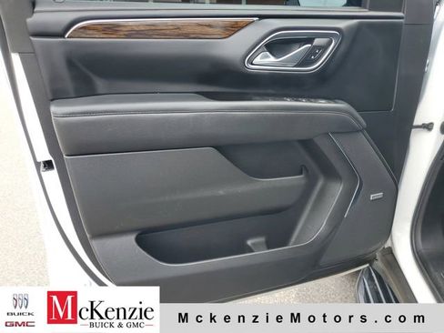 Used 2023 Chevrolet Suburban Premier image 8