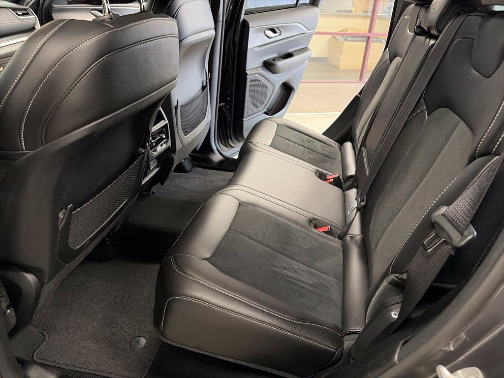 Certified 2024 Jeep Grand Cherokee Altitude AWD/4WD image 16
