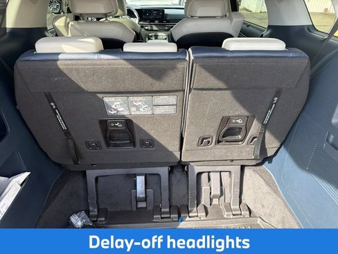 Used 2025 Kia Carnival SX Prestige FWD image 32