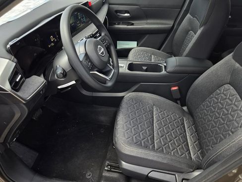 New 2026 Nissan Kicks SV w/ Cold Weather Package FWD image 17