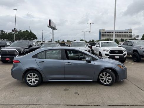 Used 2025 Toyota Corolla LE FWD image 4