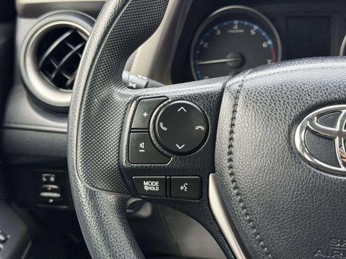 Used 2017 Toyota RAV4 LE AWD/4WD image 33
