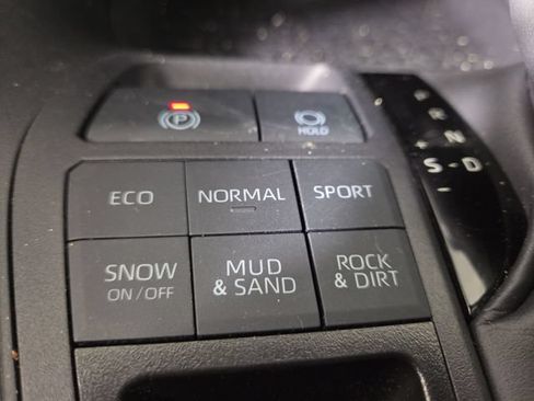 Used 2025 Toyota RAV4 XLE AWD/4WD image 25