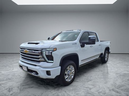 Used 2025 Chevrolet Silverado 2500 High Country w/ High Country Premium Package image 3