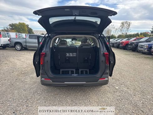 Used 2025 Kia Carnival SX Prestige image 33