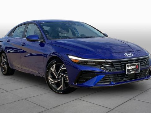 Used 2025 Hyundai Elantra SEL FWD image 3